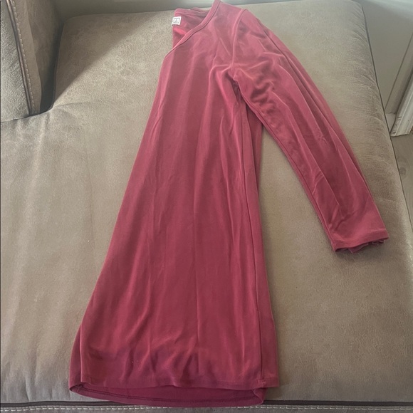 Abercrombie & Fitch Deep Pink V-Neck Tee - Picture 4 of 5